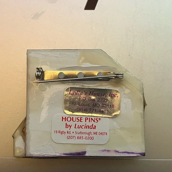 Lucinda House Pin - Picture 2 of 2